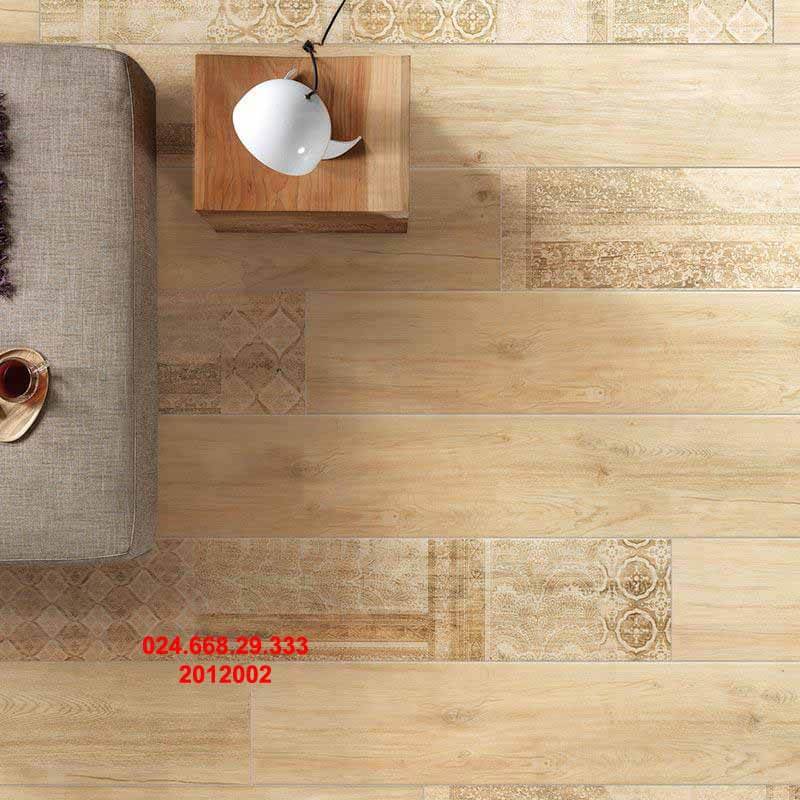 gạch sàn gỗ 20x120 mã 2012002 chụp phòng khách chiều thẳng đứng